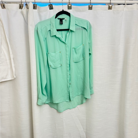 22” ptp Mint Green Women's Button-Up Blouse - Picture 2 of 4